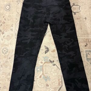 Lululemon Black Camouflage cropped Leggings
